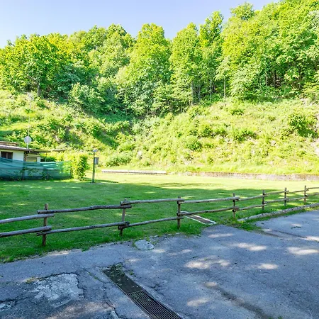 مكان تخييم Internazionale Madonna Del Ghisallo *